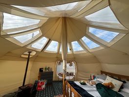 Inside/star gazing