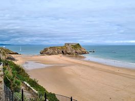 Beach walk to tenby