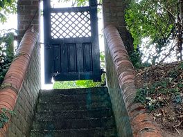 Pedestrian entrance, loved it