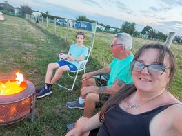 Chilling round fire pit