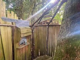 Outdoor shower! stunning