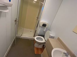 Great toilet/shower facilities which were toasty warm