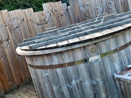 Hot tub with fox glove tent