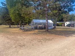 Small bar and snacks onsite
