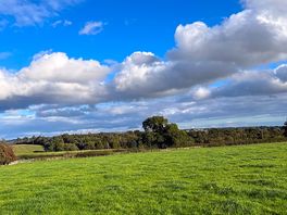 Walk through the fields to thorpe cloud