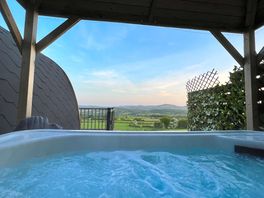 View from the hot tub. perfect privacy.