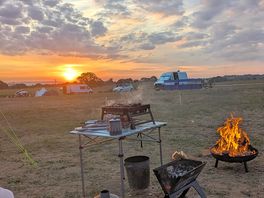 Lovely sunset, bbq and campfire