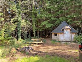 Our hut - gretel 🤎