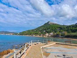 The turn-around at the end of via carlo di angelis, santa maria on the opposite side of the bay.