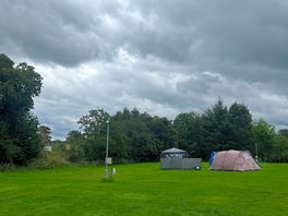 Large field with electrics choose own pitch location