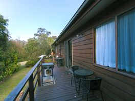 Flathead outdoor area with private barbecue