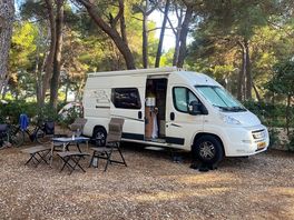 Onze camper plek op camping poljana.