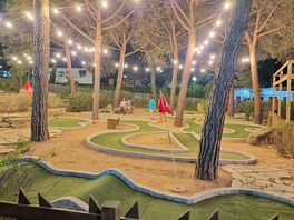 Mini golf en face du restaurant
