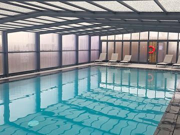 Even with its cover on, Redford’s sparkling pool invites you to relax, recharge & dive into holiday.
