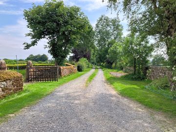 Approach to the farm