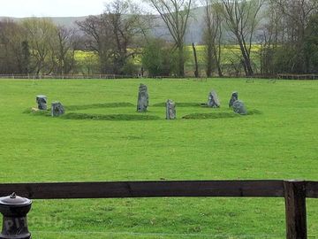mini stonehenge (added by emmaturford 16 Apr 2012)