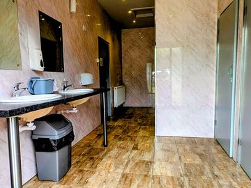 Ladies toilets & showers