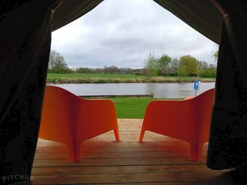 Uitzicht vanaf het hoofdgebouw