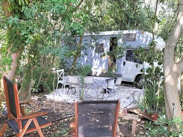 Area esterna dedicata agli ospiti del camper
