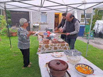 Preparing pizzas