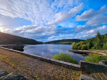 Ladybower reservoir 7min away from campsite.