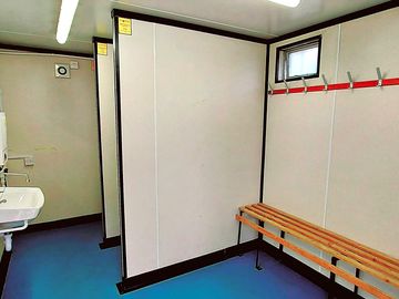 Unisex shower with spacious foyer