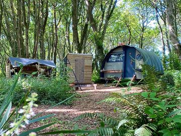 Trencrom landpod with en suite bathroom and outdoor kitchen