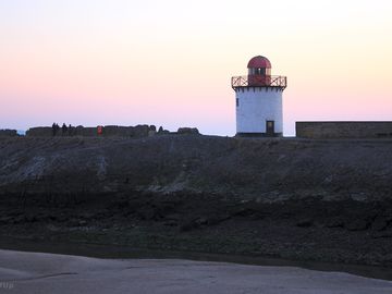 Burry port lighthouse 20 minutes' drive