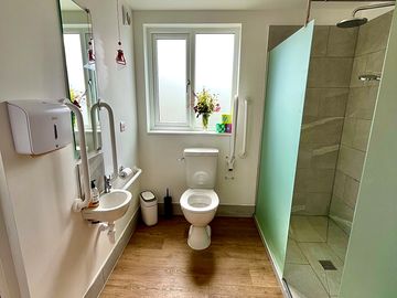 Toilet / shower room