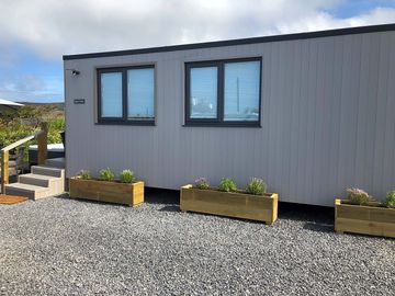 Microlodge highly insulated and finished in composite cladding