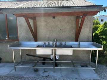 Outdoor washing-up area