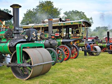 Line of traction engines