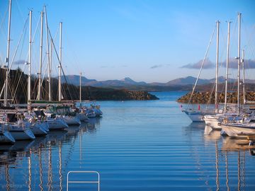 Craobh haven marina with pub and shop