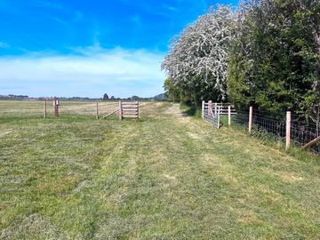Through gate to site