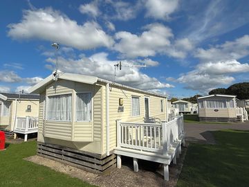 Gold holiday home with verandah and parking space