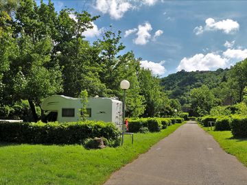 Tree-lined and spacious site (added by manager 16 Jun 2018)