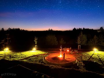 Zenzone fire bei nacht