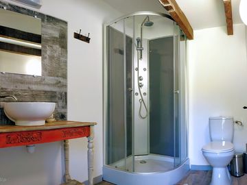 Two smart shared bathrooms