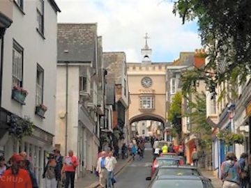 Totnes, find your free spirit in europe's quirkiest town!