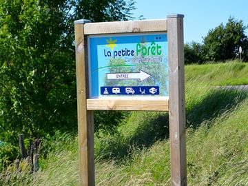 Entrance sign