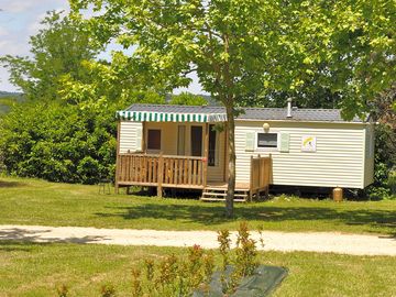 Beynac holiday home with covered terrace