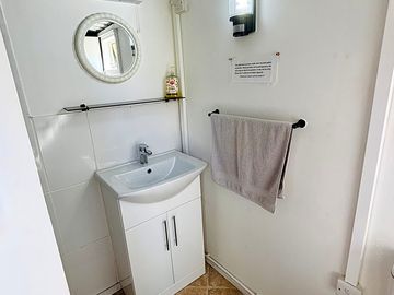 Shower/bathroom with hot water