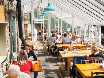 Café tables