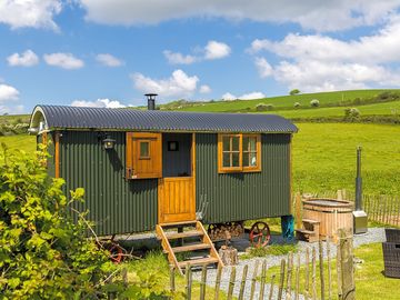 Frankshore shepherd's hut