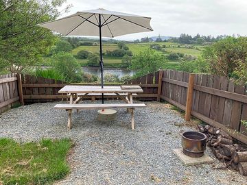 Picnic table