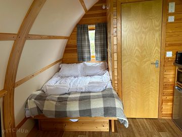 Fixed bed with sheets
