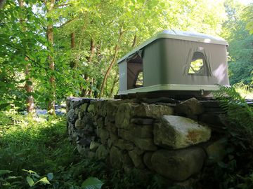 Roof box tent wild camp