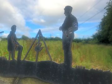 Figures around the site