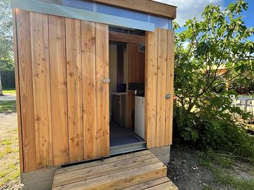 sanitaire privé sur emplacement stabilisé