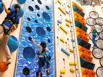 Indoor climbing wall